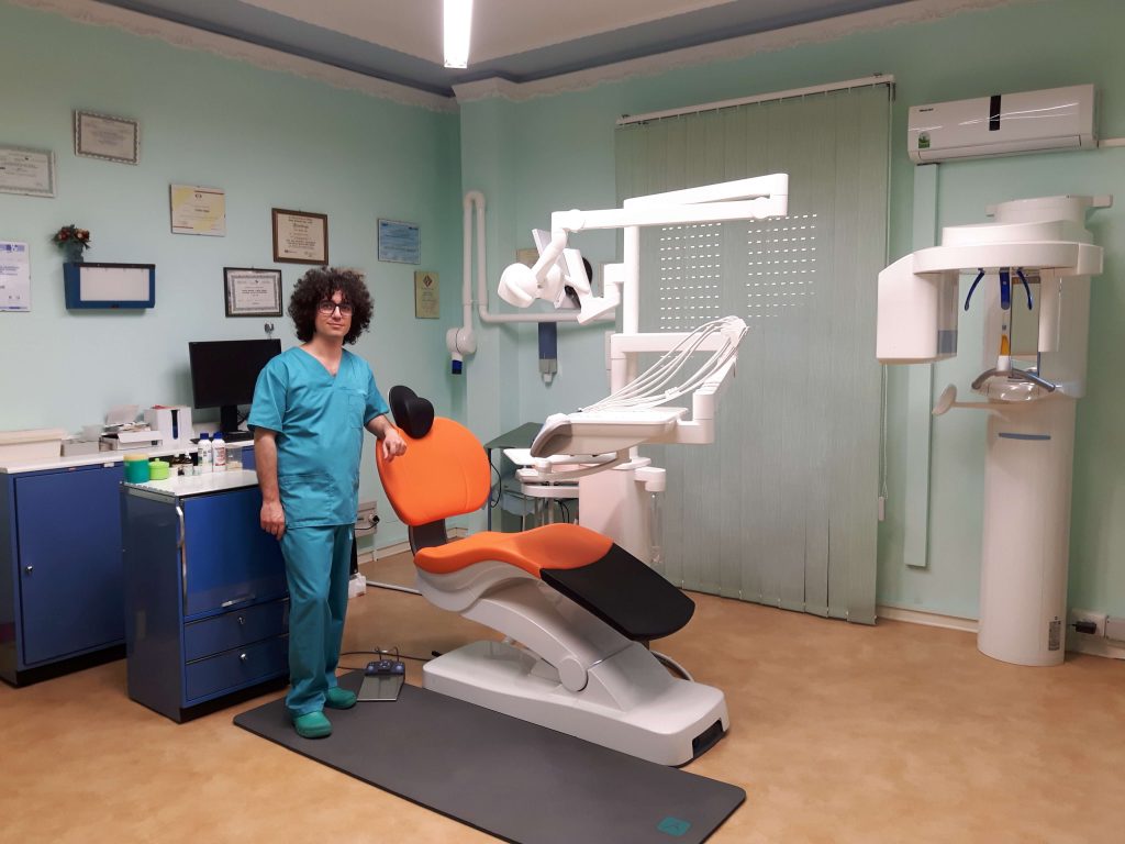 dottore-Riccardo-Aragona-odontoiatra