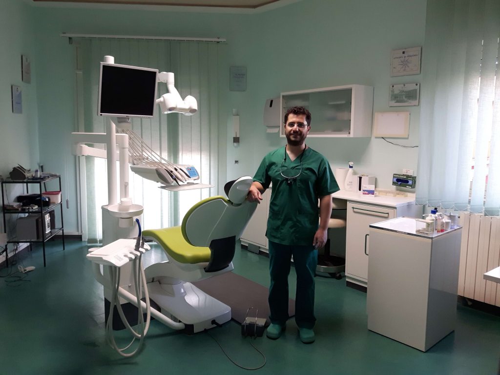 Dottore-Felice-Aragona-odontoiatra-specializzato in anatomia chirurgica implantare
